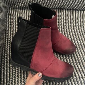 Sorel Joan of Arctic wedge ll Chelsea boot women’s shoe size 9.5